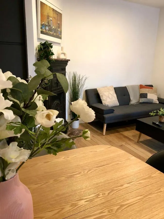 Rare Appartement D'Architecte En Haut De Montmartre Paryż